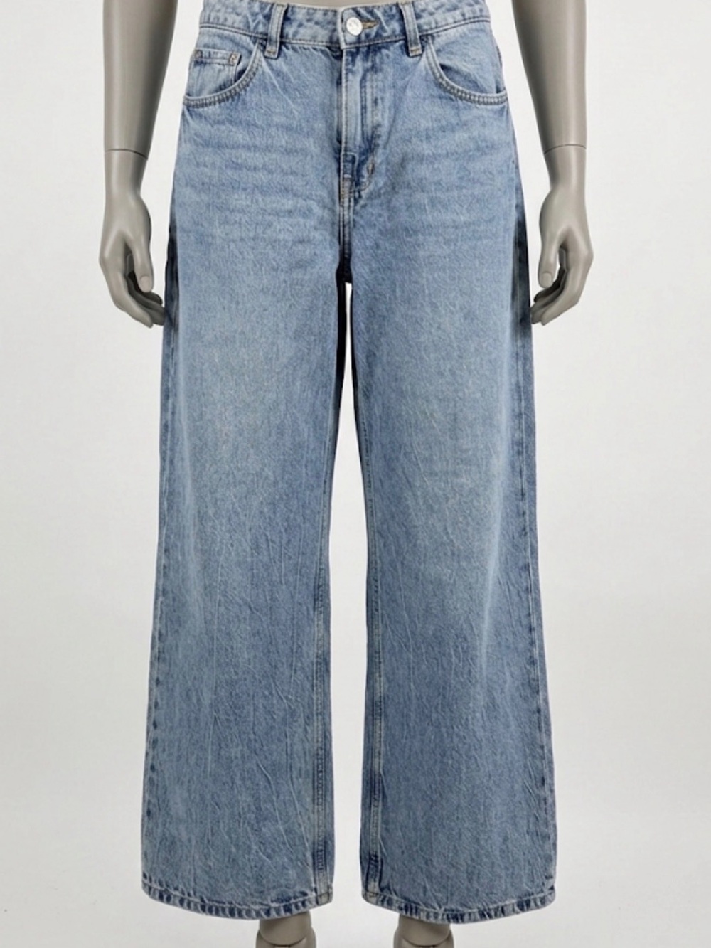 H&M Divided Light Wash Wide Leg Baggy Jeans Size 6 - Picture 2 of 10